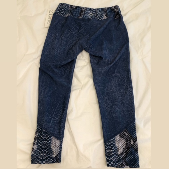 PRISM SPORT women’s Capri w/ trim leggings SNAKE - Picture 2 of 2